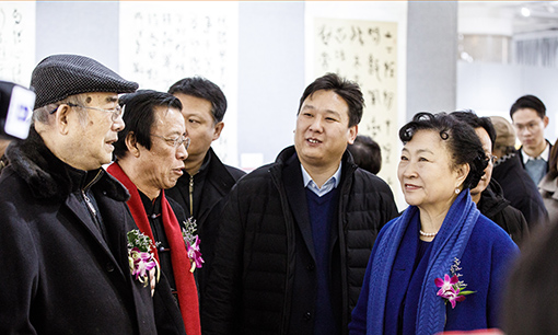 原文化部副书记、副部长赵少华（右1）与李俊生交谈.jpg