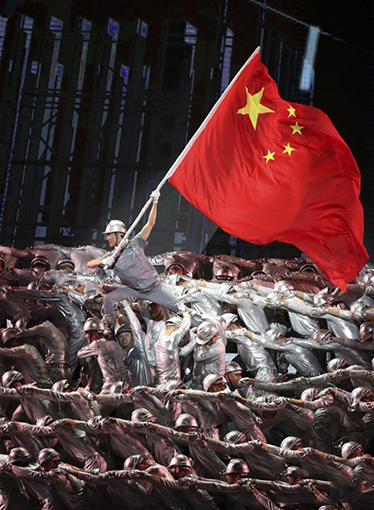 在北京人民大会堂举行的庆祝改革开放40周年文艺晚会《我们的四十年》上，演员在表演节目.jpg