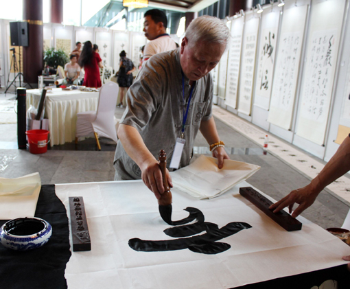 1547624067121577.jpg 张玉廷现场创作.jpg