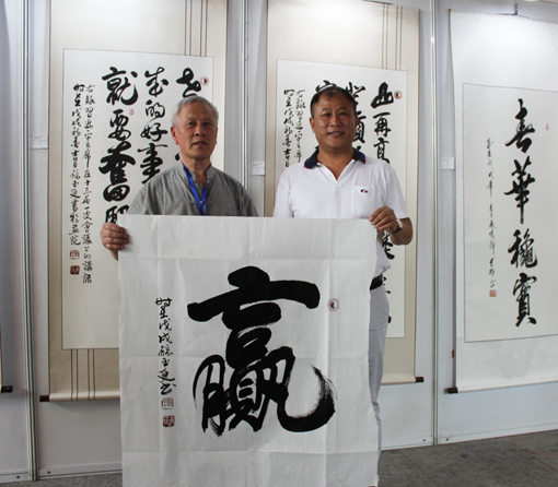 1547624082844240.jpg 张玉廷与德才装饰股份有限公司董事长叶德才合影.JPG