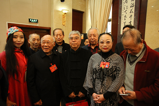 沈子琪和中国书法家协会顾问、原分党组书记、副主席张飙以及部分艺术家合影.JPG