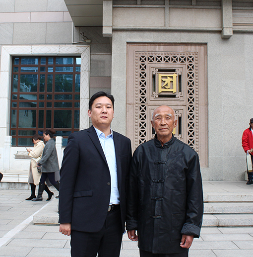 张家雁中国民族建筑研究会书画艺术专业委员会秘书长苏庆河合影.JPG