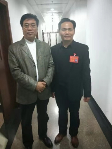 与全国政协委员、中国文联志愿者协会副主席、中国书法家协会理事、隶书委员会副主任张继先生合影留念.jpg