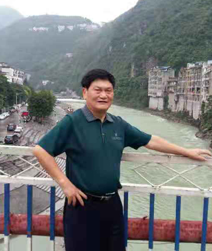 邱国章照片.jpg