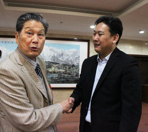 1547877066832492.jpg 叶开枝老师与苏庆河秘书长交谈.jpg