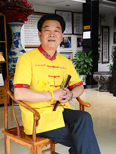 刘凤凯照片.jpg