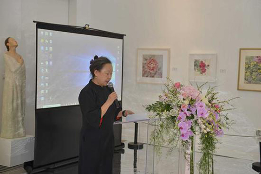 北京女美术家联谊会会长潘缨做2018年工作报告.jpg