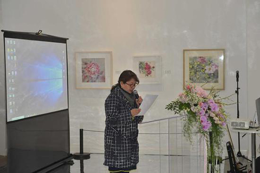 北京女美术家联谊会副会长刘丽萍宣读修改后的章程.jpg