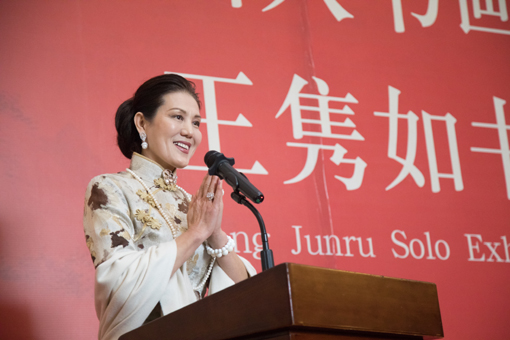 中国国际艺术家投资促进会秘书长，“宋美龄”特型演员秦盛荷女士致辞.jpg