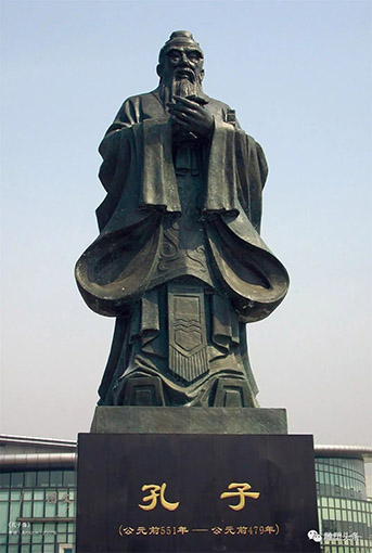胡锡乾作品《孔子像》青铜  高680cm   2007年创作.jpg