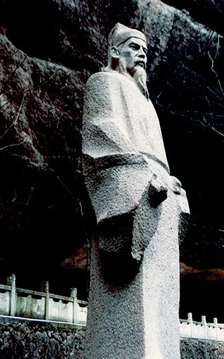胡锡乾作品《南宋文学家哲学家陈亮》花岗岩   高300cm   1993年创作.jpg