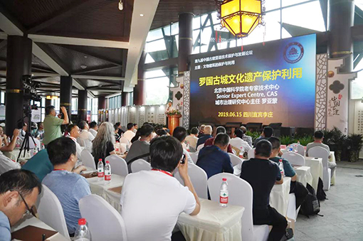 中国民族建筑研究会宜居城市与城乡治理专业委员会主任、中国科学院老专家技术中心城市治理研究中心主任罗亚蒙演讲.jpg