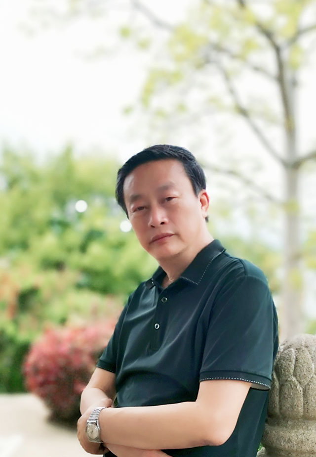 杨展鹏照片.jpg