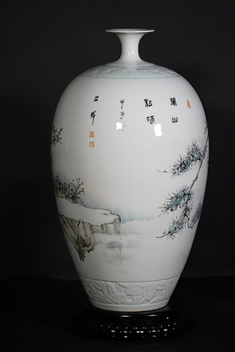 3《关山点洒》雕花色釉瓶 高56公分、直径36公分.jpg