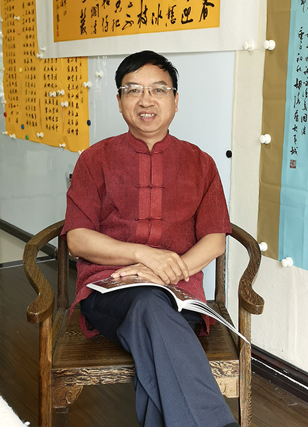 胡德康-.jpg