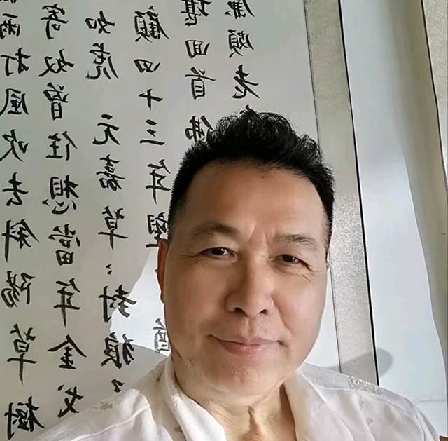 陈辉武个人照片.jpg