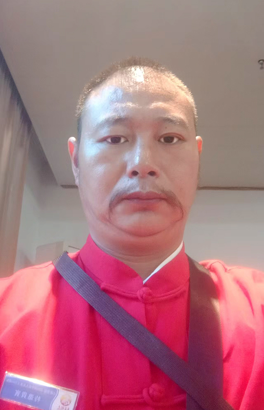 黄勇.jpg