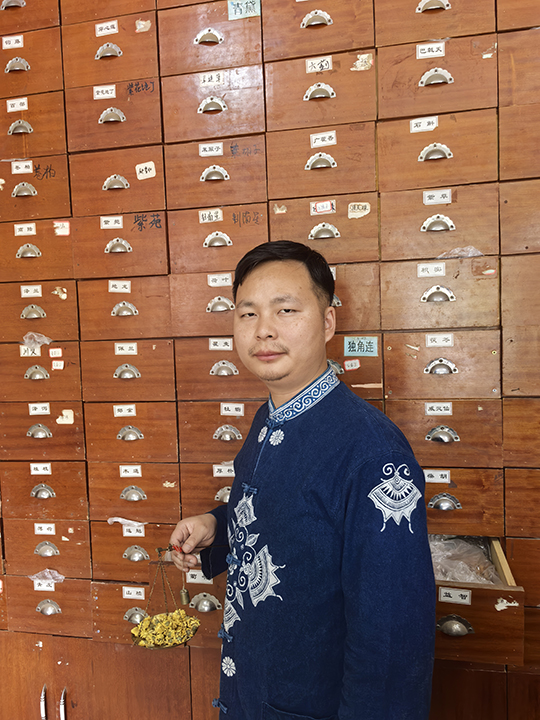 龙鲜个人照.jpg