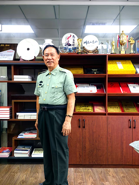 冯志勇个人照.jpg