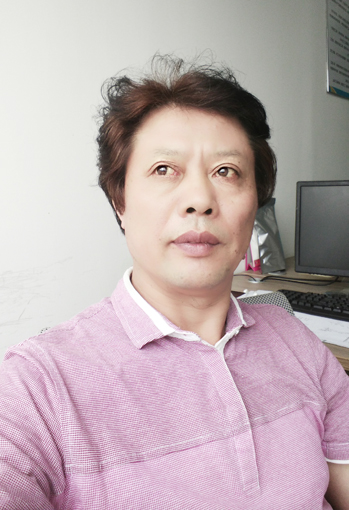 何明亮